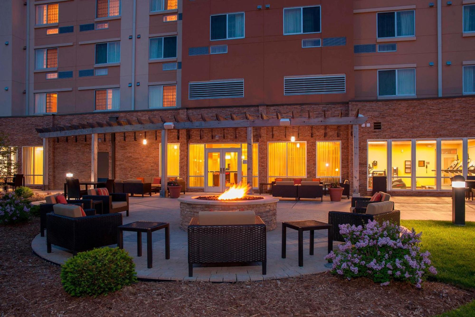 Hotel Courtyard Milwaukee Airport Exterior foto